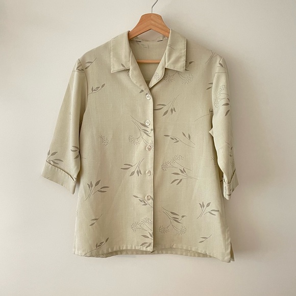 Vintage Tops - Vintage floral button up blouse